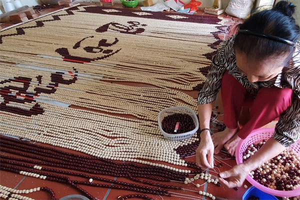 Rèm hạt gỗ mang đến những giá trị văn hóa và phong thủy sâu sắc. Rèm hạt gỗ mang đến những giá trị văn hóa và phong thủy sâu sắc.
