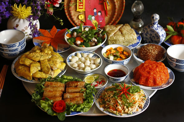 Mâm lễ cúng mặn bao gồm gà, xôi, thịt luộc, bánh trái,.... Mâm lễ cúng mặn bao gồm gà, xôi, thịt luộc, bánh trái,....
