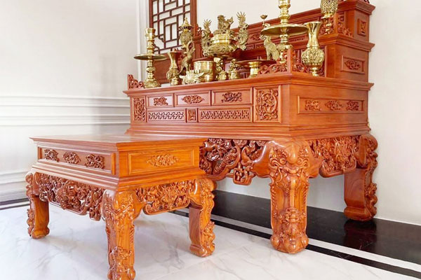 Bàn thờ gia tiên làm từ gỗ Hương
