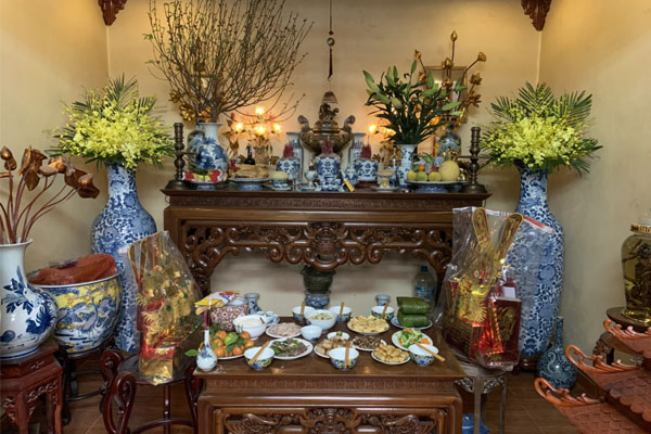 Nguyên tắc "Nhất vị, nhị hướng" là một quy luật quan trọng khi trang trí bàn thờ. Nguyên tắc "Nhất vị, nhị hướng" là một quy luật quan trọng khi trang trí bàn thờ.