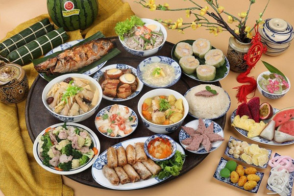 Mâm cúng bàn thờ gia tiên cần chuẩn bị cẩn thận với nhiều món ăn truyền thống của dân tộc. Mâm cúng bàn thờ gia tiên cần chuẩn bị cẩn thận với nhiều món ăn truyền thống của dân tộc.