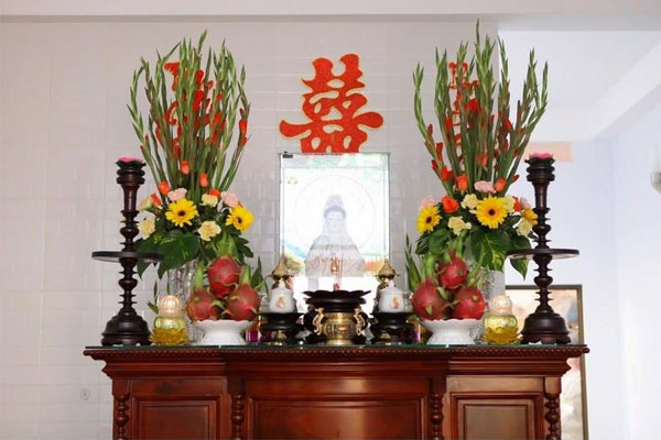 Hoa lan, hoa cúc, hoa hồng,...là những loài hoa thường được sử dụng trong các ngày lễ Tết. Hoa lan, hoa cúc, hoa hồng,...là những loài hoa thường được sử dụng trong các ngày lễ Tết.