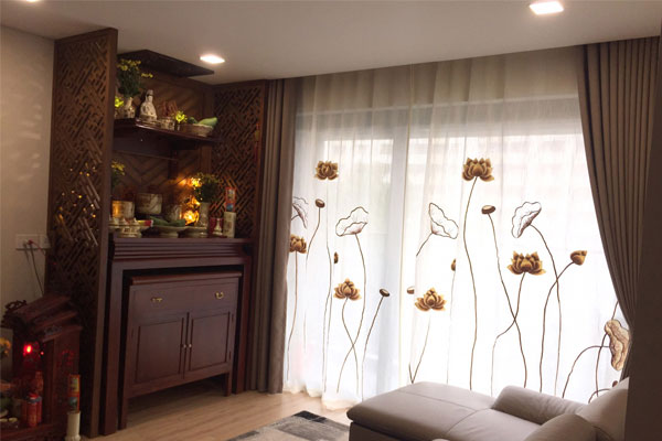 Giữ rèm bàn thờ sạch sẽ giúp cải thiện không khí trong nhà bảo vệ sức khỏe của mọi người.