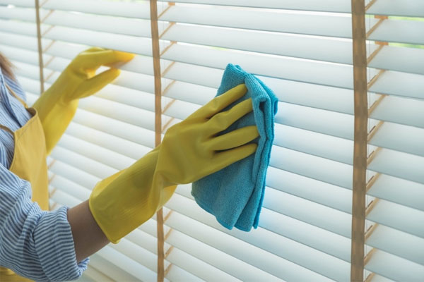 Cần tránh sử dụng hóa chất để tẩy rửa rèm