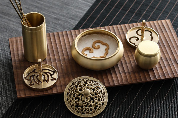 Sử dụng lò xông chuyên dụng, mang lại tính an toàn và hiệu quả khi đốt trầm hương. Sử dụng lò xông chuyên dụng, mang lại tính an toàn và hiệu quả khi đốt trầm hương.