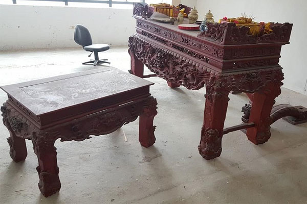 Không nên sử dụng lại bàn thờ gia tiên của chủ cũ để tránh có cảm giác tâm mình bất an. Không nên sử dụng lại bàn thờ gia tiên của chủ cũ để tránh có cảm giác tâm mình bất an.