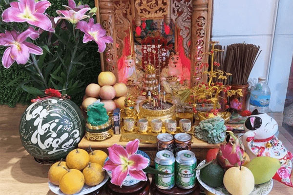 Nên tham khảo ý kiến của các chuyên gia phong thủy trước khi sử dụng lại bàn thờ Thần Tài. Nên tham khảo ý kiến của các chuyên gia phong thủy trước khi sử dụng lại bàn thờ Thần Tài.