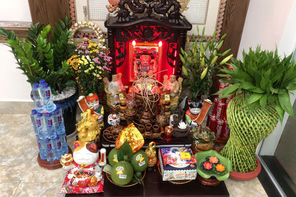 Bàn thờ thổ công thể hiện sự tin tưởng vào sức mạnh bảo hộ của vị thần này. Bàn thờ thổ công thể hiện sự tin tưởng vào sức mạnh bảo hộ của vị thần này.