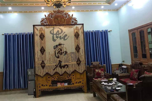 Nên lựa chọn những mẫu rèm có màu sắc và họa tiết phù hợp với mệnh của gia chủ. Nên lựa chọn những mẫu rèm có màu sắc và họa tiết phù hợp với mệnh của gia chủ.