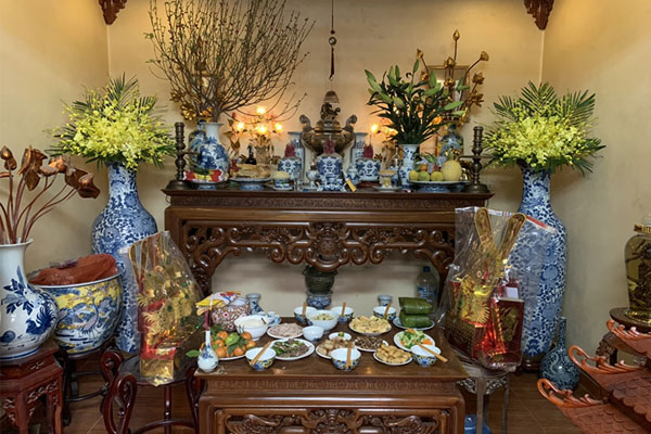 Theo phong thủy thì không nên đặt hướng bàn thờ ngược với hướng nhà. Theo phong thủy thì không nên đặt hướng bàn thờ ngược với hướng nhà.