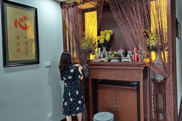 Khi mở hoặc đóng rèm, hãy thực hiện nhẹ nhàng Khi mở hoặc đóng rèm, hãy thực hiện nhẹ nhàng