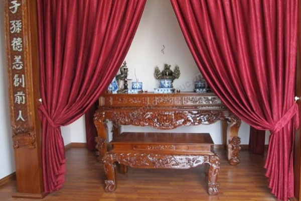 Khi chọn mua rèm bàn thờ cần lựa chọn màu sắc của rèm thật kỹ càng.
