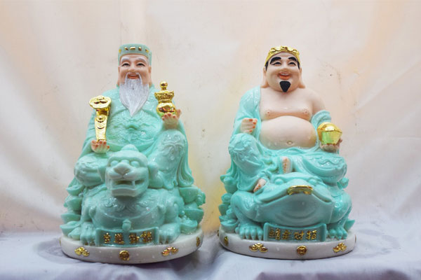 Đặc điểm khác nhau giữa ông thần tài và thổ địa