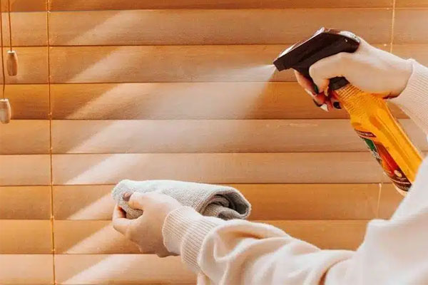 Cần được vệ sinh định kỳ để đảm bảo không gian linh thiêng luôn sạch sẽ và thơm tho.