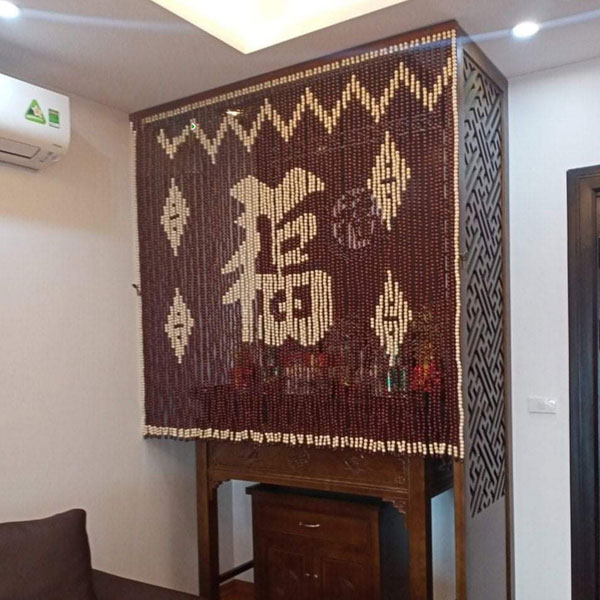 Rèm hạt gỗ Bồ Đề chữ Phúc Hán giúp che chắn ánh sáng, bụi bẩn trong phòng thờ hiệu quả