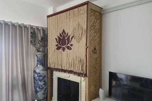 Rèm hạt gỗ Hương họa tiết Hoa Sen mang đến sự trường thọ, thuần khiết và thanh tao.