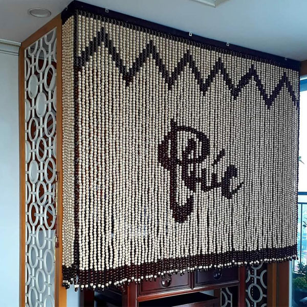 Sử dụng rèm hạt gỗ để treo trước bàn thờ hay trước phòng thờ Sử dụng rèm hạt gỗ để treo trước bàn thờ hay trước phòng thờ