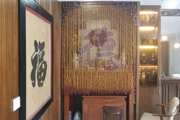 Rèm được làm từ chất liệu gỗ Pơ Mu bền đẹp và chống mối mọt hiệu quả.