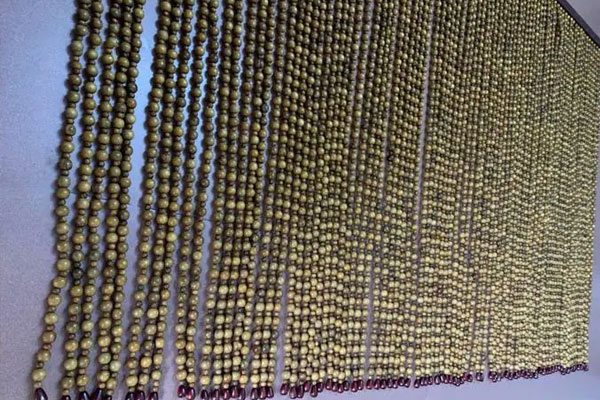 Hạt gỗ Bách Xanh nổi bật với độ bền vượt trội và khả năng chống mối mọt hiệu quả.