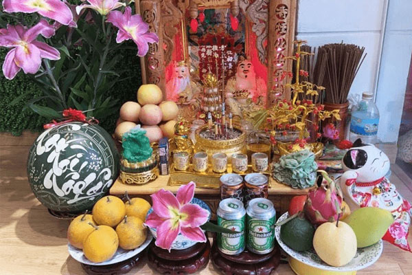 Nên đặt hướng bàn thờ tùy thuộc vào mệnh của gia chủ.