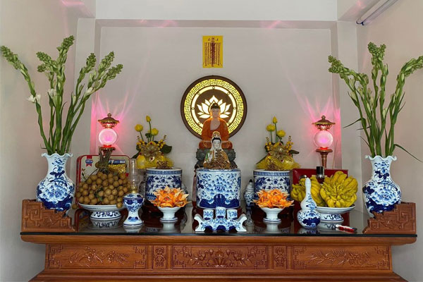 Cách trang trí bàn thờ gia tiên ngày Tết ở miền Trung