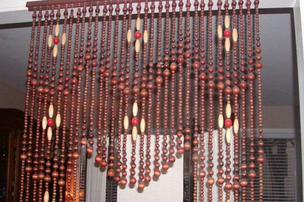 Rèm hạt gỗ với thiết kế độc đáo từ những hạt gỗ được chọn lựa tỉ mỉ, mang hình dáng đa dạng Rèm hạt gỗ với thiết kế độc đáo từ những hạt gỗ được chọn lựa tỉ mỉ, mang hình dáng đa dạng