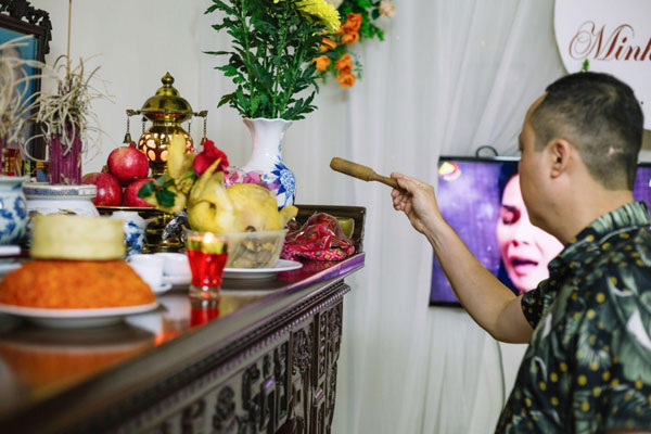 Thời điểm thích hợp nhất để thắp hương là vào buổi sáng sớm hoặc trước 7 giờ tối Thời điểm thích hợp nhất để thắp hương là vào buổi sáng sớm hoặc trước 7 giờ tối