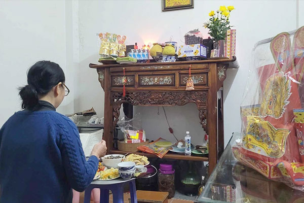 Cúng gia tiên vào ngày 23 tháng Chạp là cách để con cháu mời ông bà tổ tiên về chứng giám Cúng gia tiên vào ngày 23 tháng Chạp là cách để con cháu mời ông bà tổ tiên về chứng giám