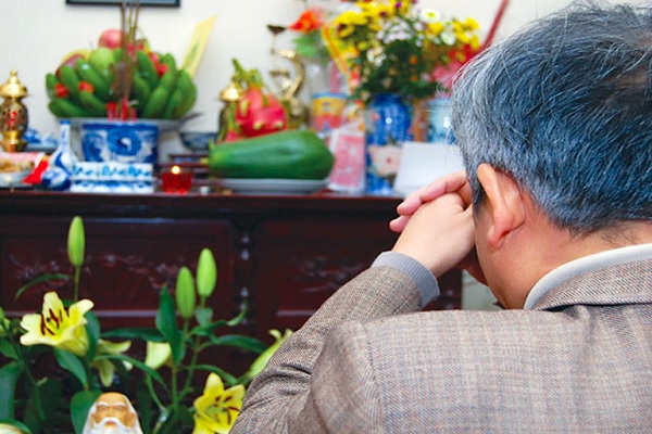 Văn khấn cúng rước ông bà ngày 30 Tết theo Văn khấn Cổ Truyền