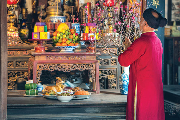 Bài văn khấn là nét đẹp văn hóa thấm đẫm đạo hiếu của người Việt mỗi dịp Tết đến xuân về Bài văn khấn là nét đẹp văn hóa thấm đẫm đạo hiếu của người Việt mỗi dịp Tết đến xuân về