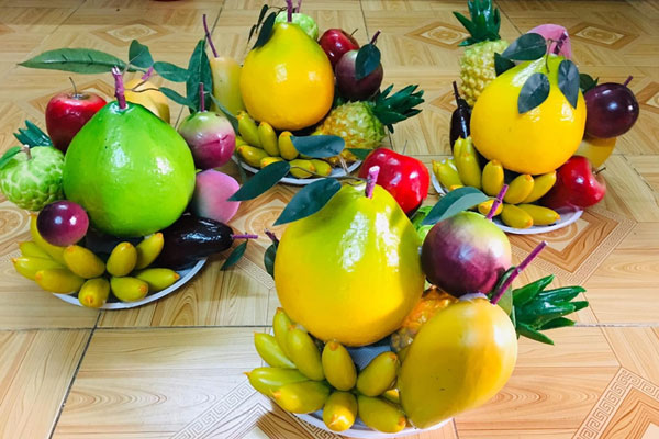 Không thờ cúng hoa quả giả trên bàn thờ