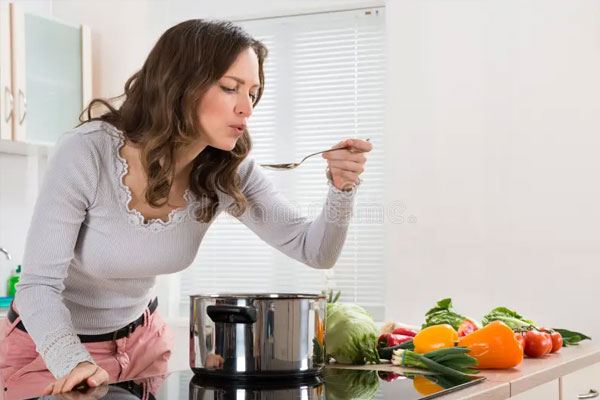 Không nếm thử thức ăn trước khi thắp hương cúng gia tiên Không nếm thử thức ăn trước khi thắp hương cúng gia tiên